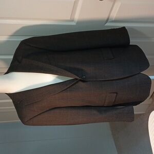 GEOFFREY BEENE JACKET 100%wool  sz 42S. Fully lined.